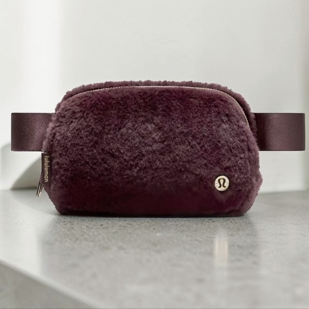 NEW Lululemon Everywhere Belt Bag 1L - Black Plum/Gold Plush Fleece